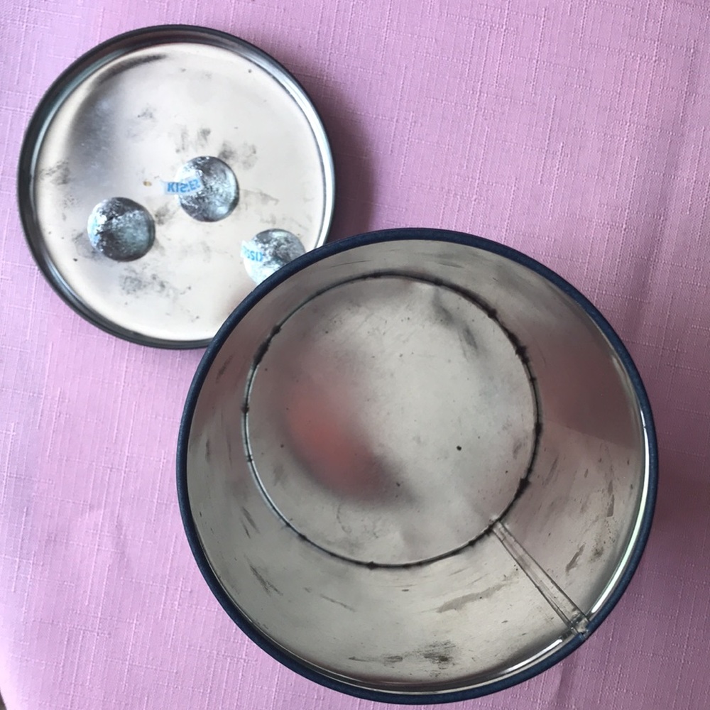 Hershey’s Chocolates Vintage Tin 1980 Cylinder 7x4 - Picture 6 of 9